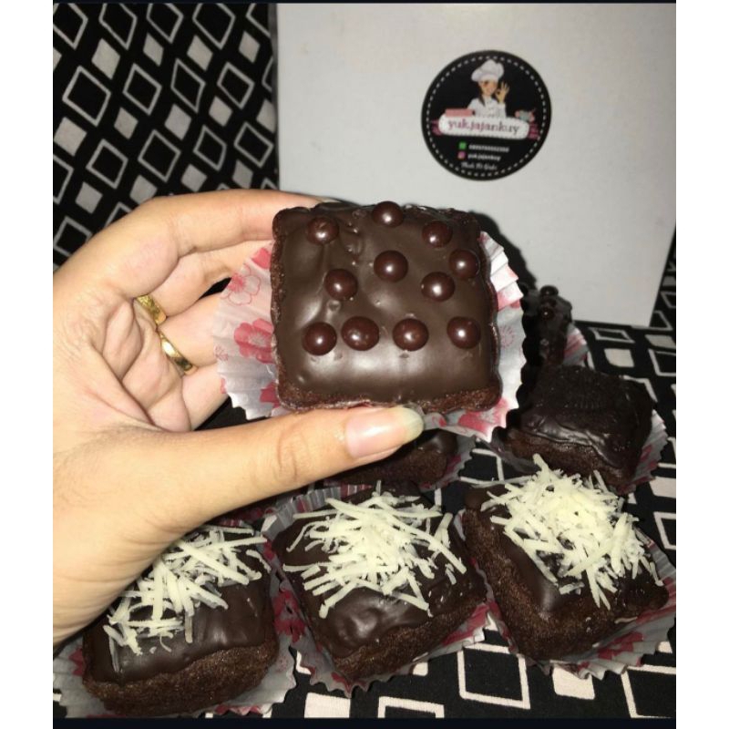 

KUE BOLU NEGRO PREMIUM (ISI 9) ENAK BIKIN NAGIH