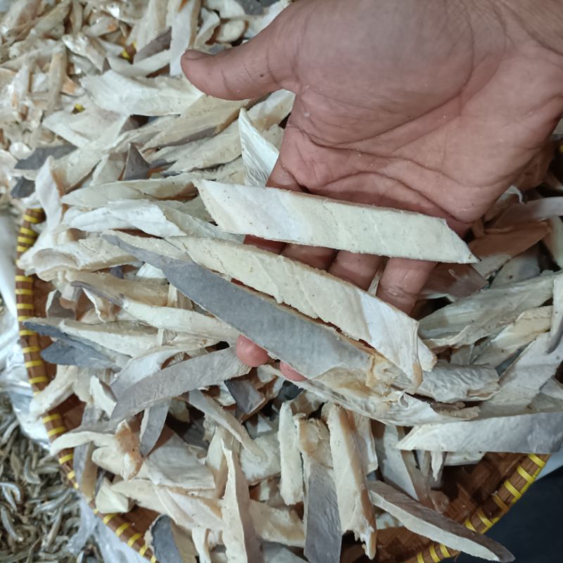 

Ikan asin cucut. Ikan asin cucut potong/cucut daging. ikan asin cucut fresh. 1000gr