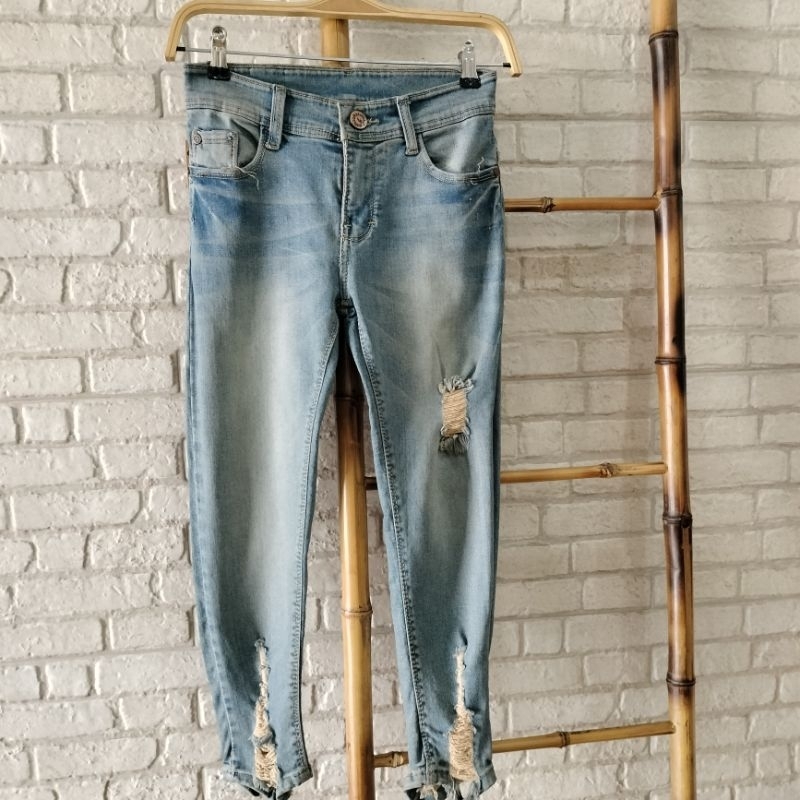 LMF jeans selutut sobek tembus