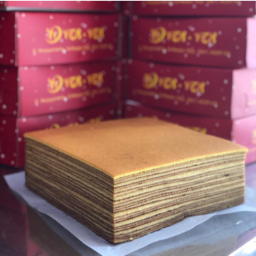 

Lapis Legit Produk Yen Yen Bika Ambon oleh oleh khas Medan ukuran Besar dan Kecil Pilihan