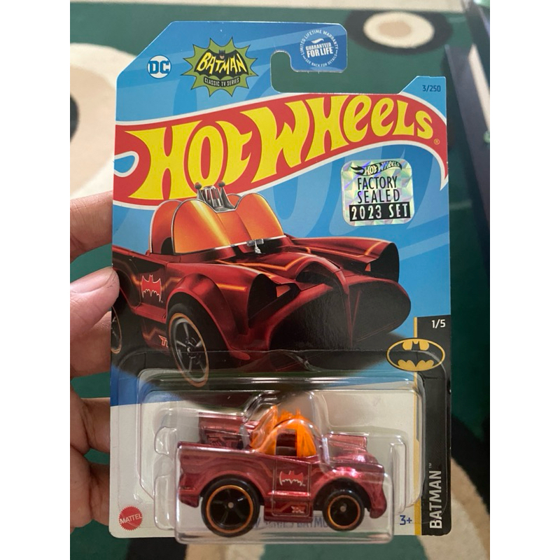 Hotwheels Treasure Hunt Super Batmobile Diecast Mainan Anak