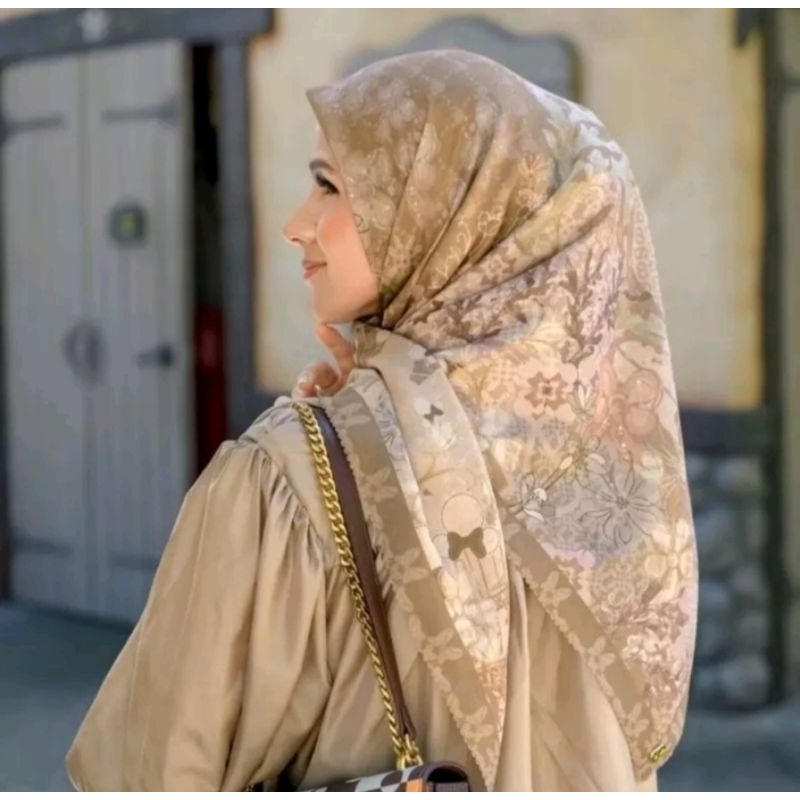 BUAT YANG SERIUS - PRELOVED VOAL Buttonscarves The Dream Park (TDP) x Disney - Cinnamon