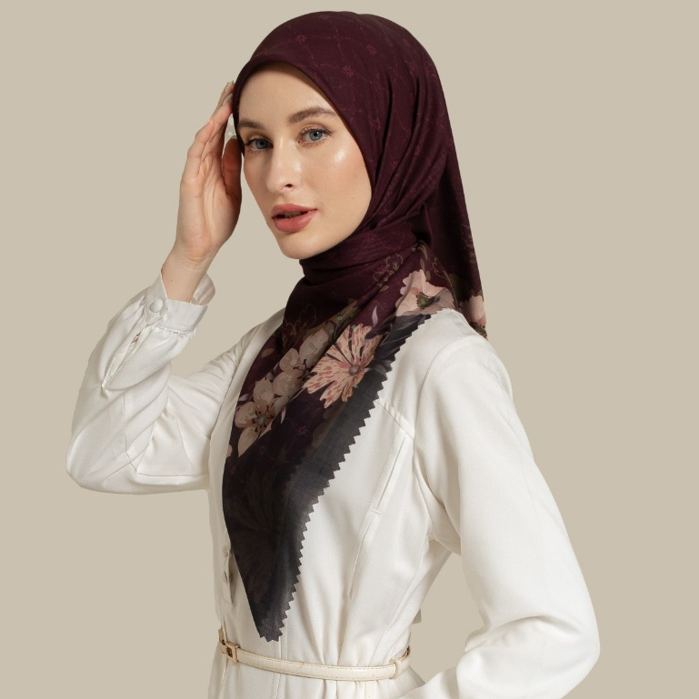 Wulang Narawangsa Hijab Segi Empat ⁠Soft Flower Maroon | Kerudung Segi Empat | Hijab Motif Segi Empa