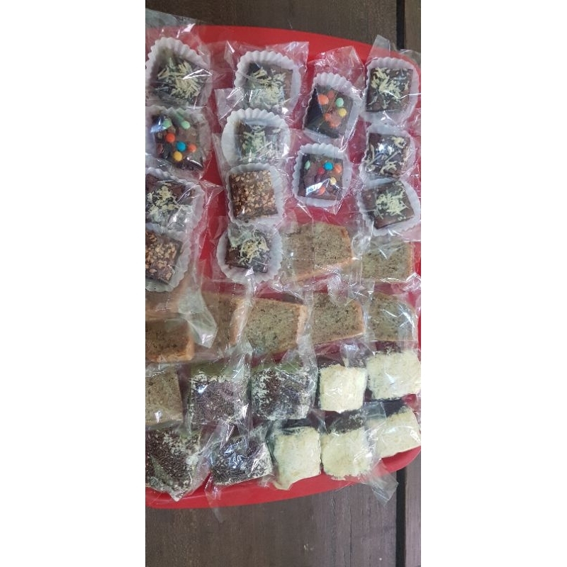 

berbagai macam kue bolu pisang | bolu pandan | bolu ketan | brownies per potong