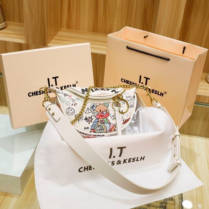 Bear Graffiti Leather Bag Fashion Chain Waist Bag Dumpling Bag