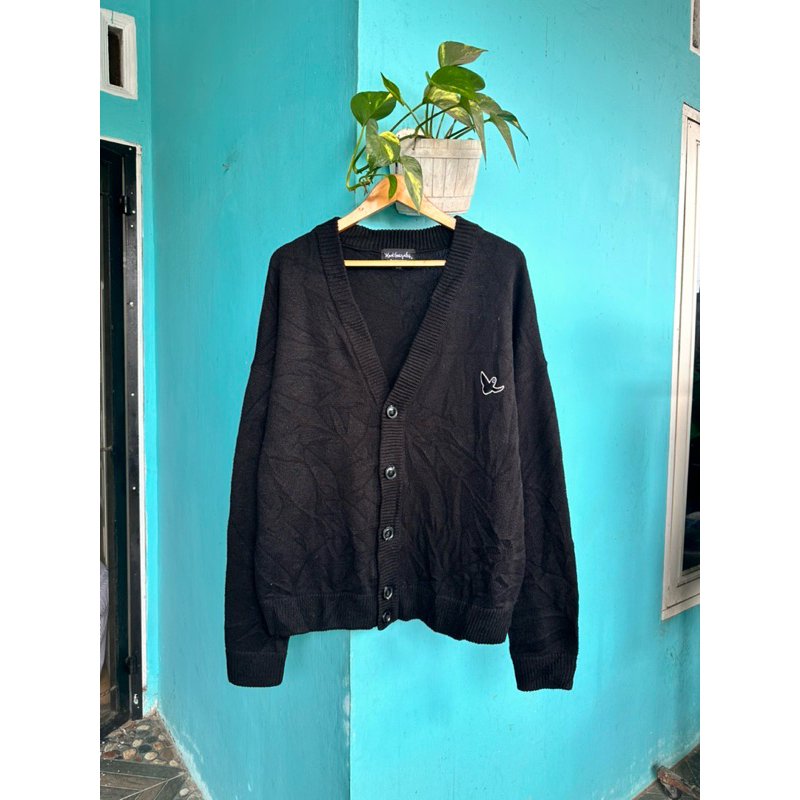 Cardigan Mark Gonzales