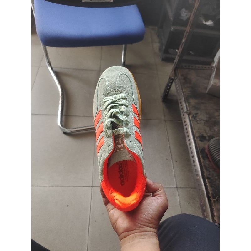 Sepatu Adidas Gazelle Oren Solar Outsole transparan (Premium)