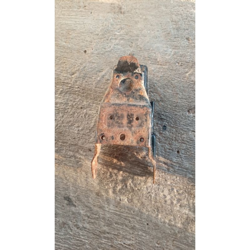 braket spakbor belakang c700 c800 supercub