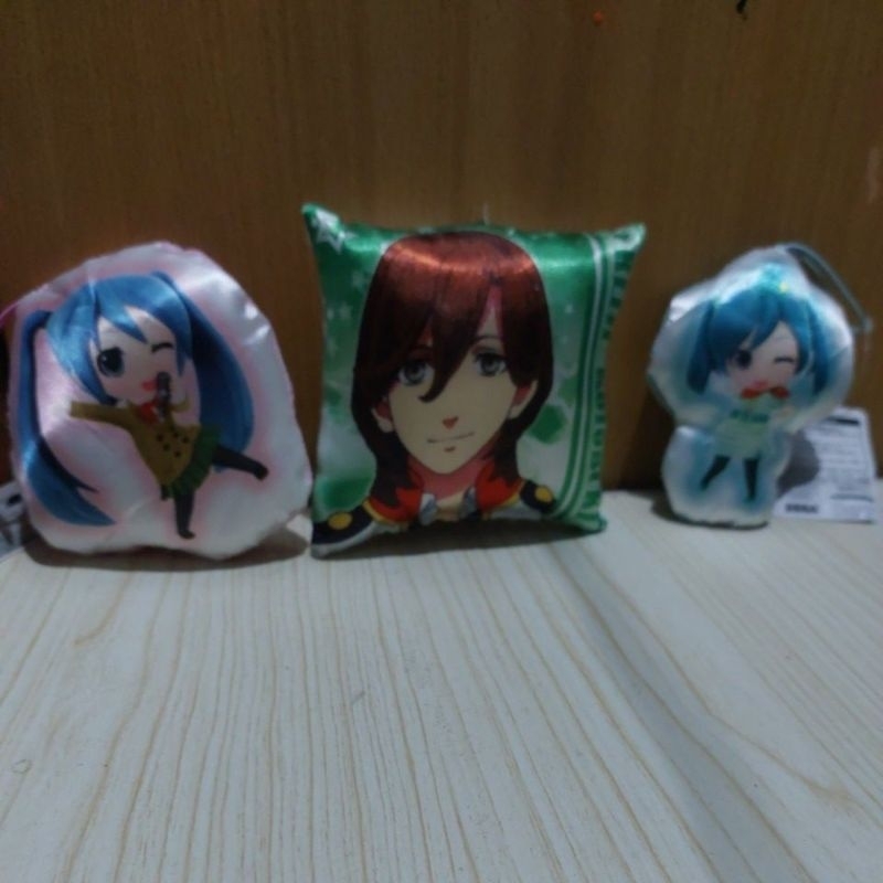 BONEKA BANTAL MIKU