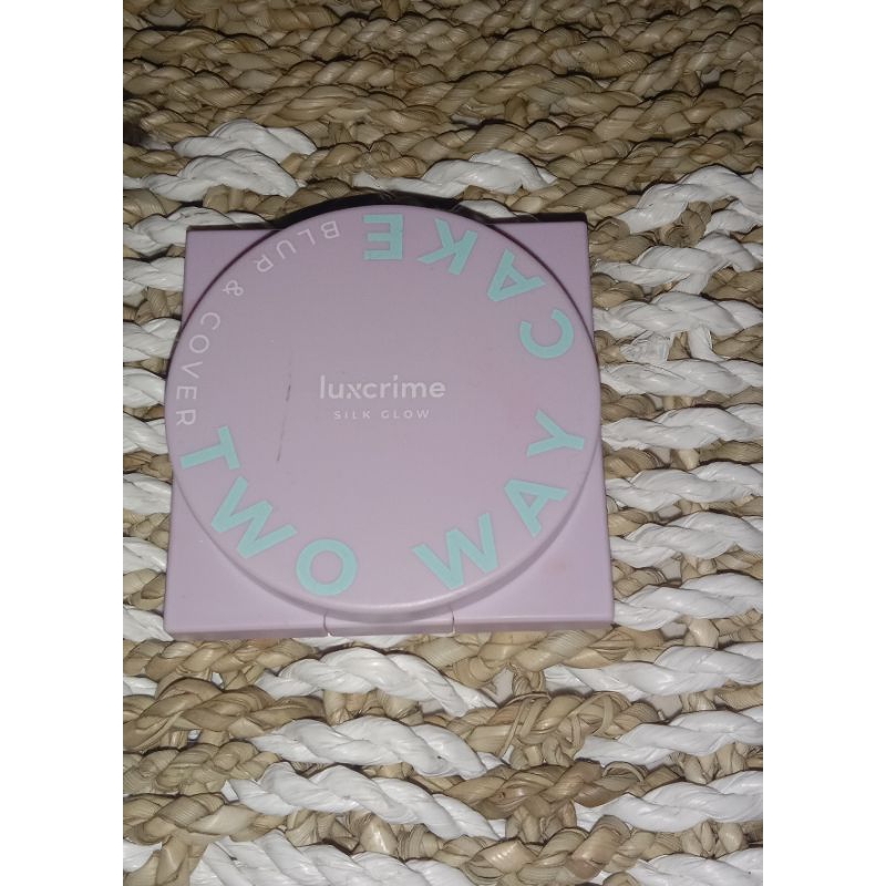 Luxcrime Two way cake silk glow ( preloved)