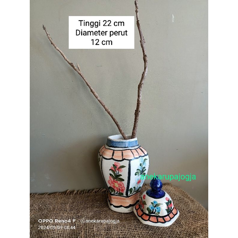 vas guci keramik lukis motif bunga oranye untuk hiasan lemari