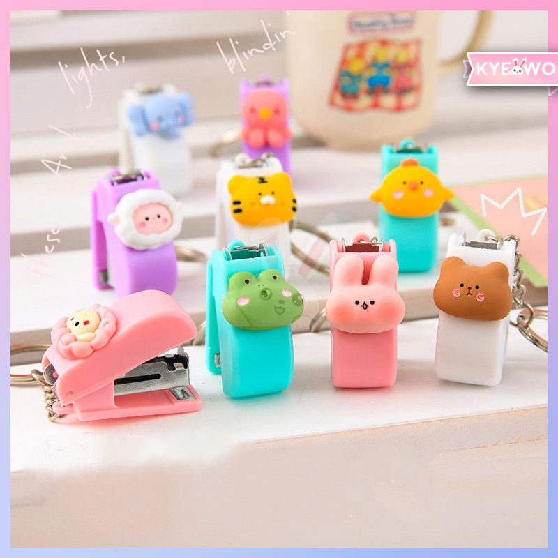 

KYEOWO Staples Mini Motif Karakter Hekter Kertas Gantungan Kunci Gaya Lucu Korea Import PSK005