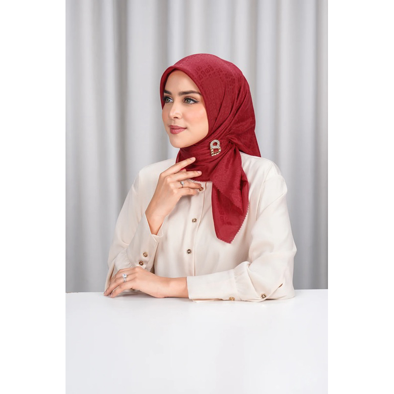 Buttonscarves as is tapis embos red 1.0