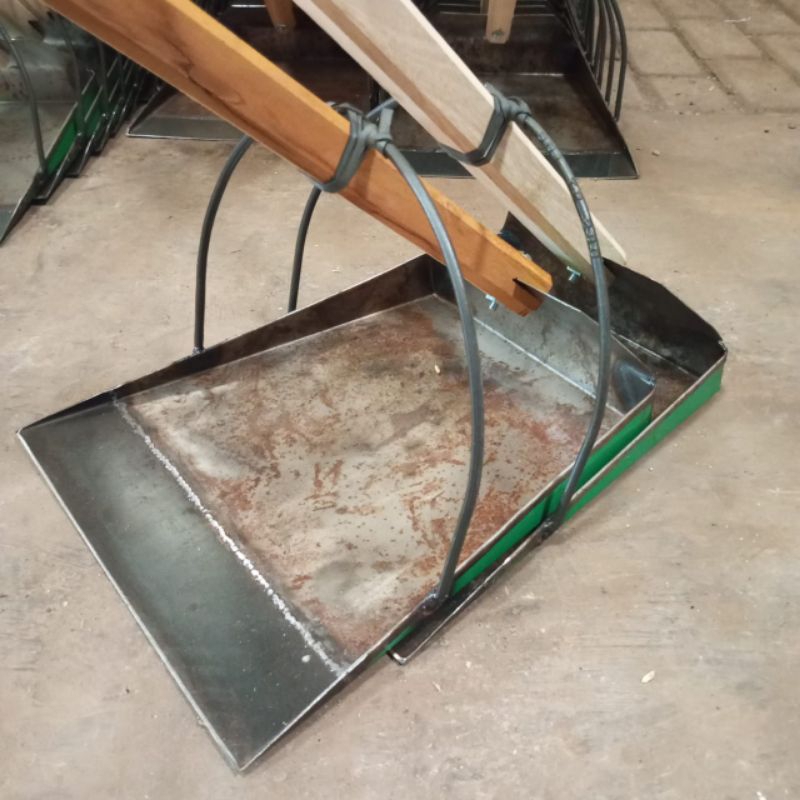 Garuk Pasir, Sekop Pasir / Terek Baja Asli Gergaji / Esreng Pasir / Senggrong/ Cangkul Pasir Cikrak