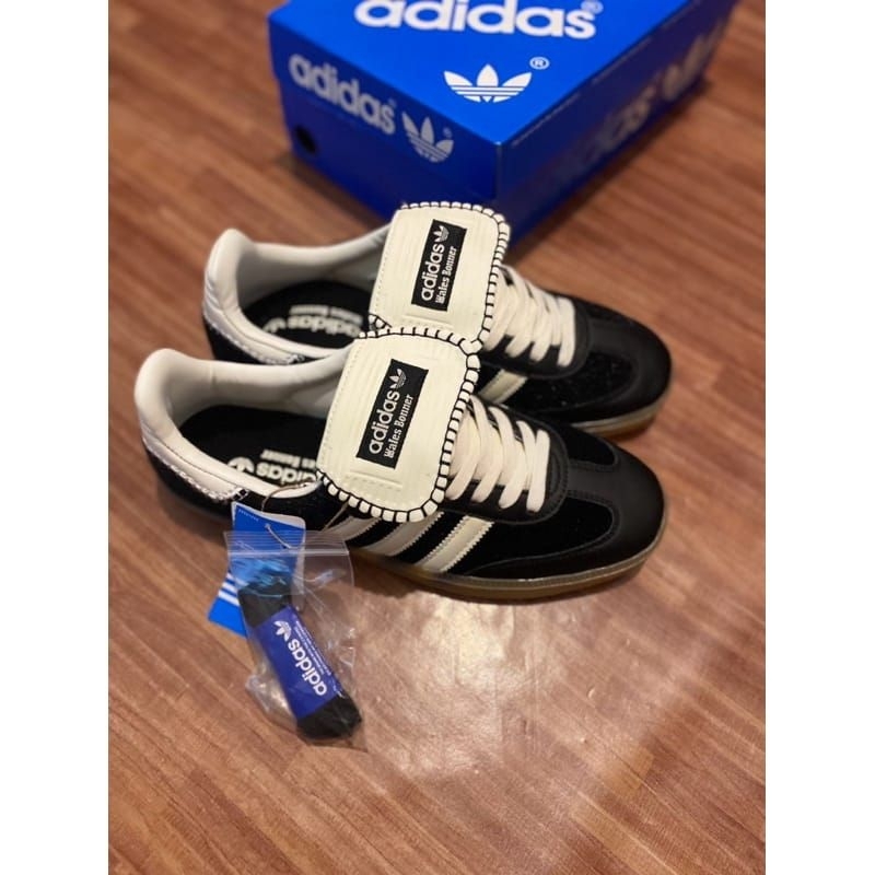 SNICKERS ADIDAS SAMBA WALES BONNER BLACK WHITE