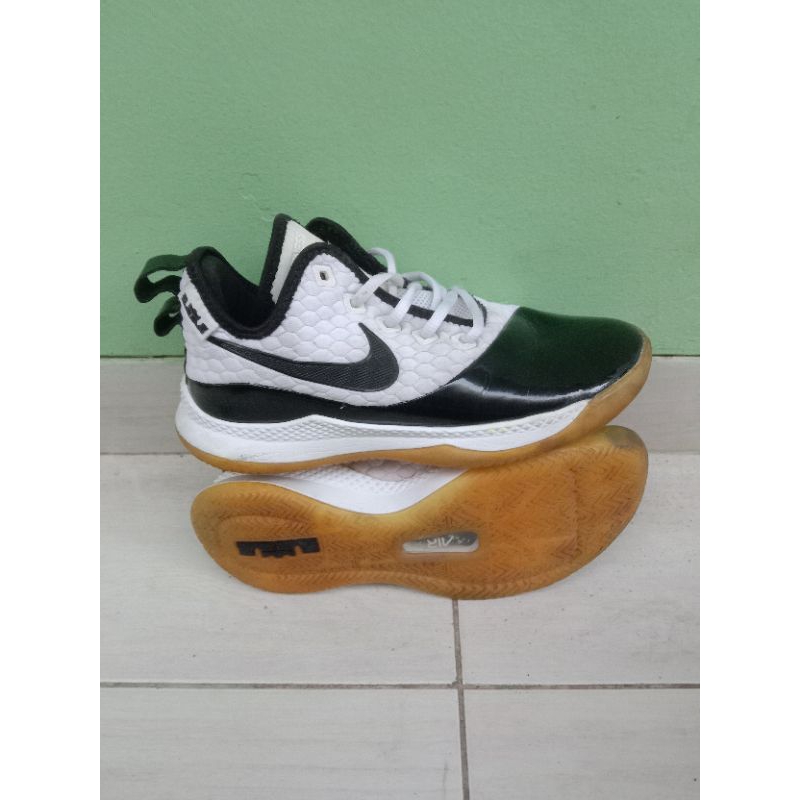 sepatu basket second 40