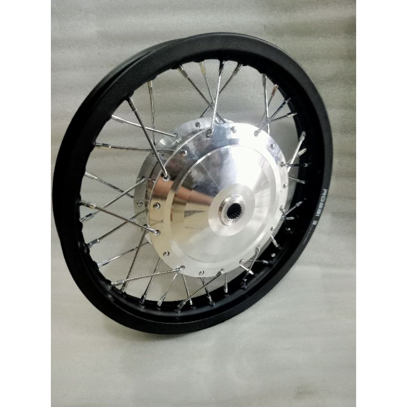velg / pelek belakang jari2 Rossi sudah di rakit tinggal pasang ban buat motor Xeon / Mio m3 / Mio g