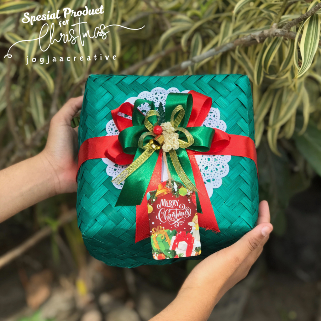 

[Christmas Series] Sepasang Besek Bambu Warna Berbagai macam Ukuran diHias pita spesial Natal Unik Pita Natal Lucu besek gudeg besek hampers wadah makanan unik tradisional besek hampers natal besek bambu wadah bambu unik