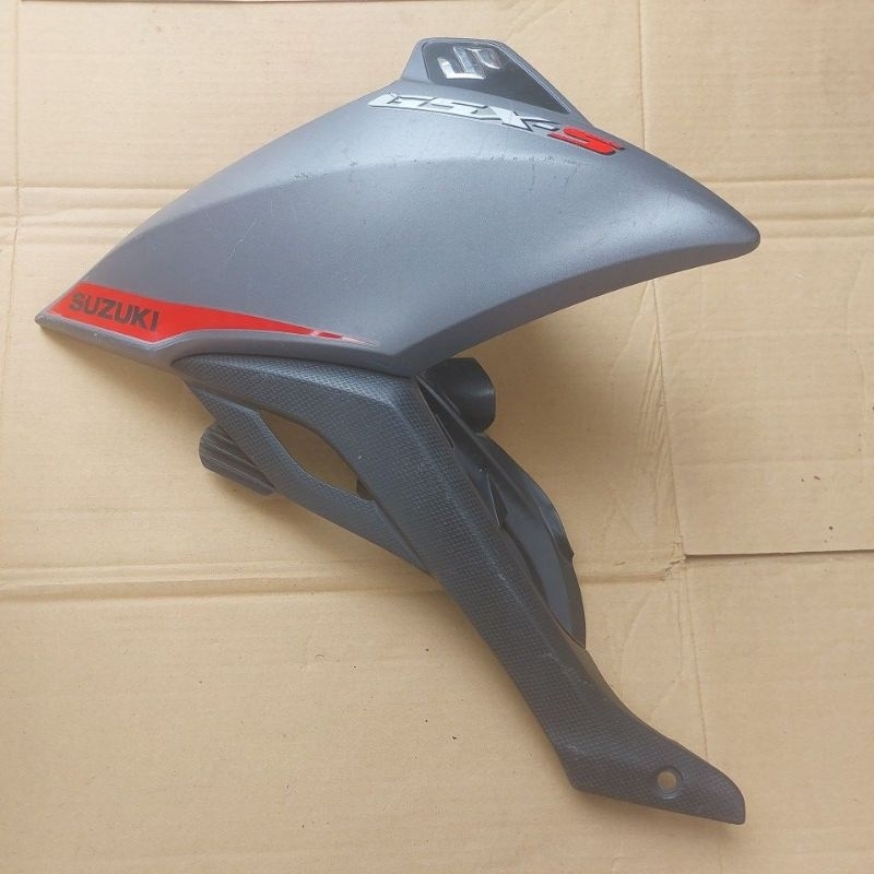 COVER SAYAP TANGKI BAGIAN KIRI SUZUKI GSX S/ BANDIT 150 FI ORIGINAL