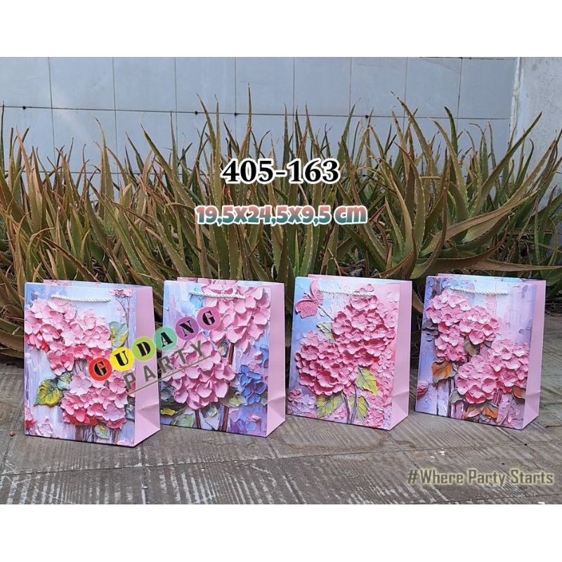 

Paper Bag Buku Import 163 Premium Tebal Tas Bingkisan Souvenir Hampers Goodie Bag