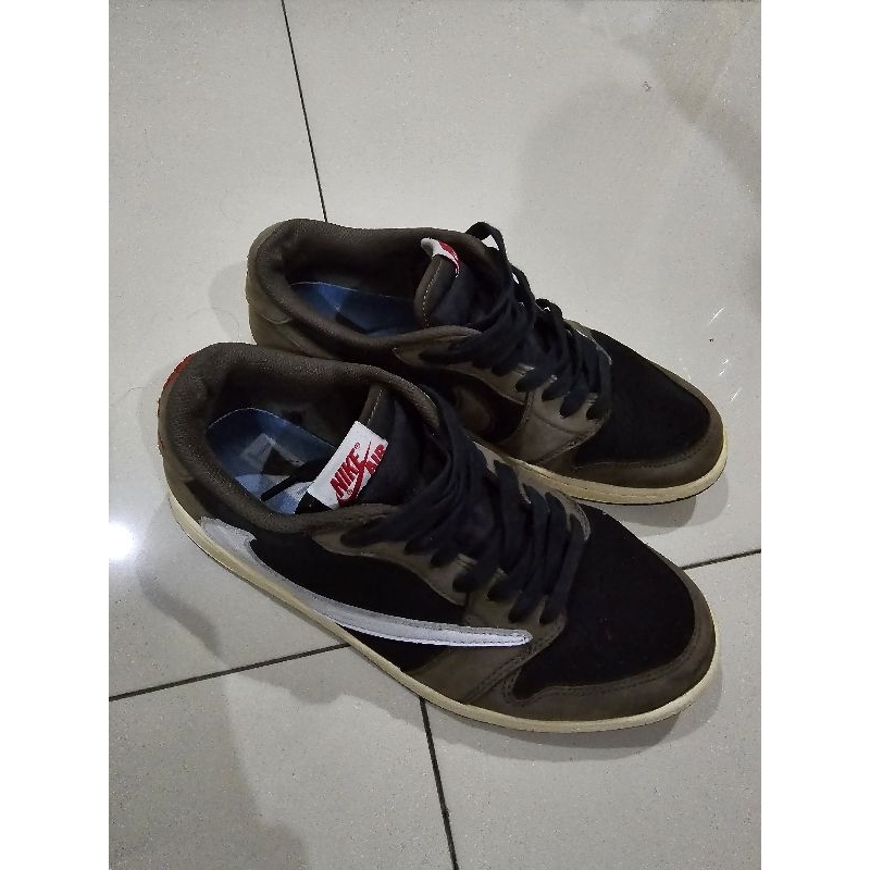 sepatu sneakers nike aj* low travis mocha seken