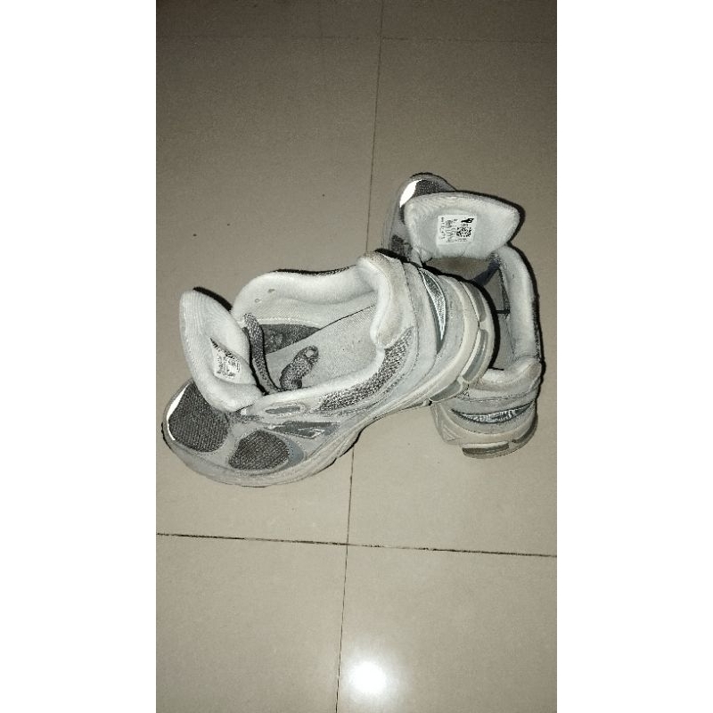Sepatu NB 2002r second