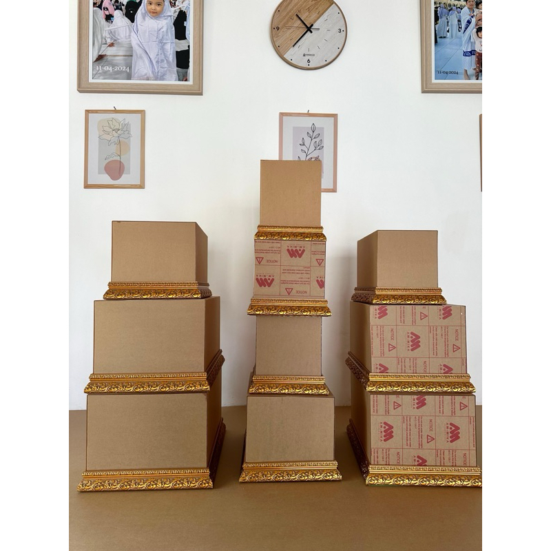 

Kotak Hantaran Akrilik isi 10 pcs | Box Hantaran ( GRATIS PAKING KAYU )