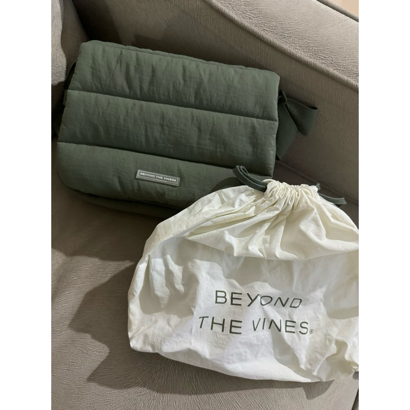 Preloved POOFY BAG (Beyond The Vines)