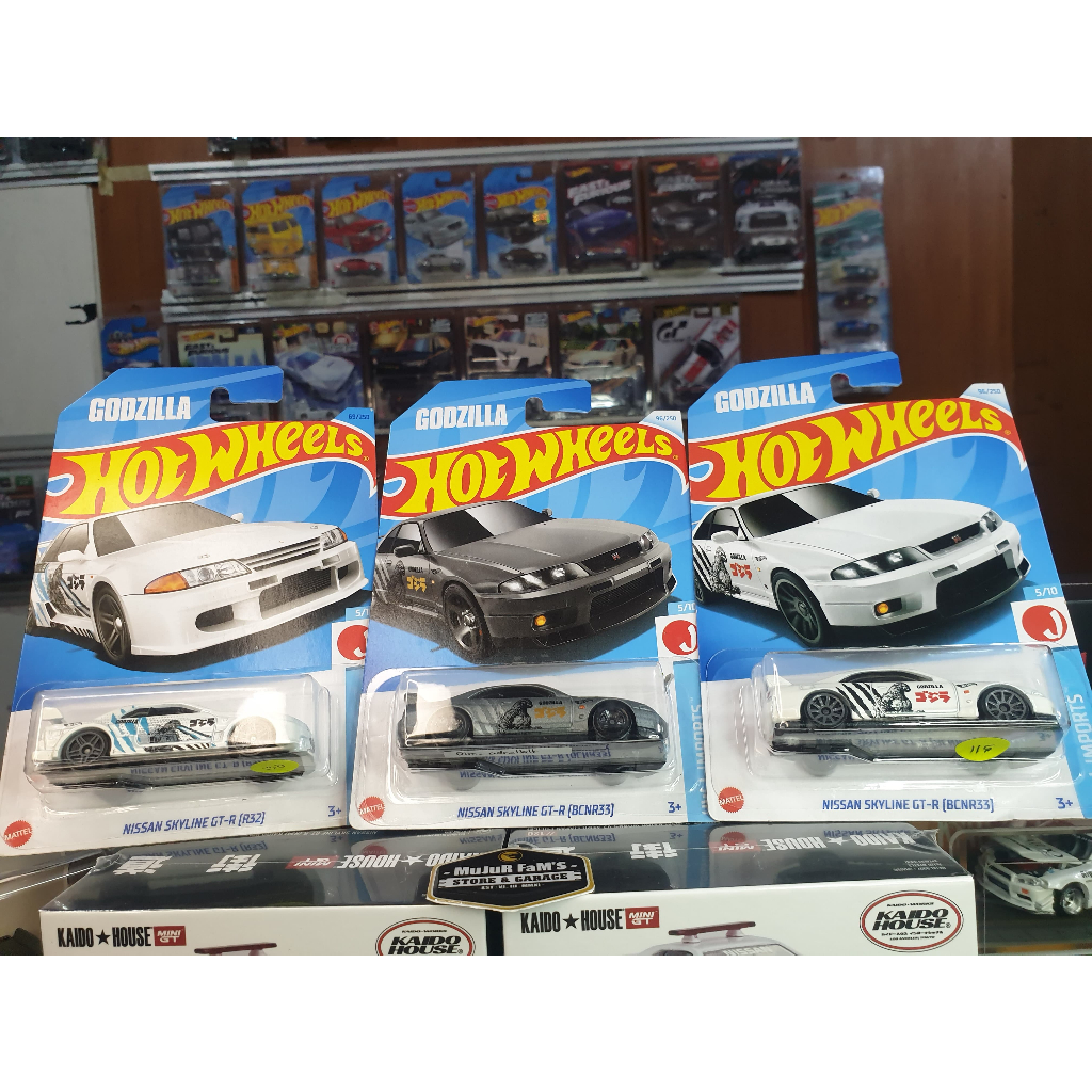 Hot Wheels Nissan Skyline GTR-R32 (BNR32) & Nissan Skyline GTR-R33 Godzilla White MULUS & CARD KUSAM