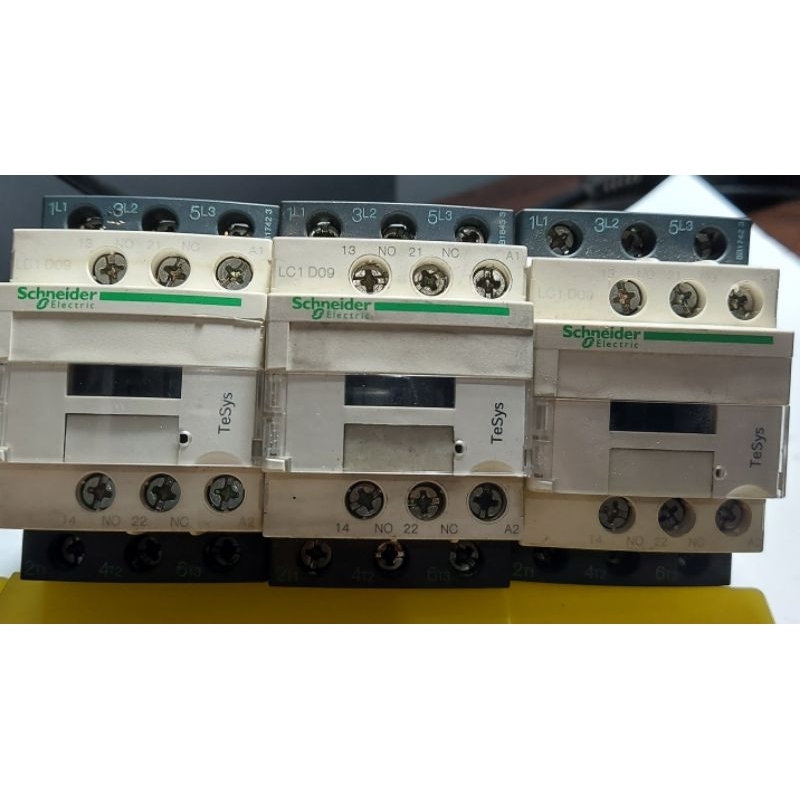 Kontaktor Schneider 09M7 25A