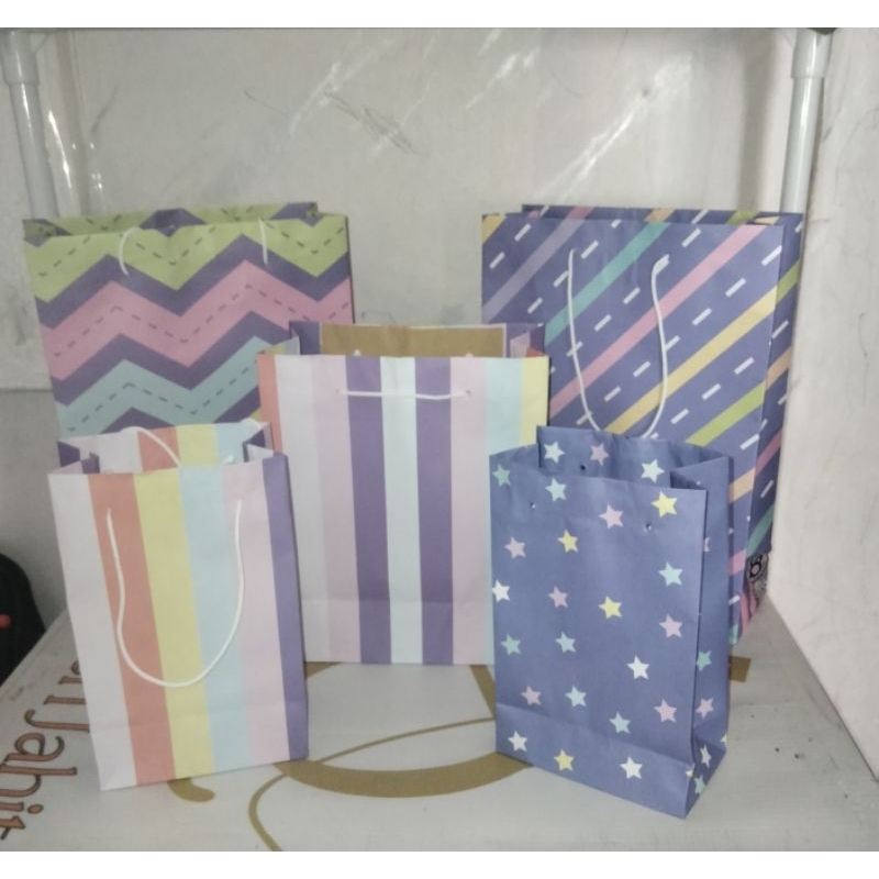 

paperbag kertas kado (12pcs)