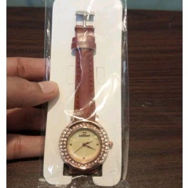 Lelangan Jam tangan wanita fashion