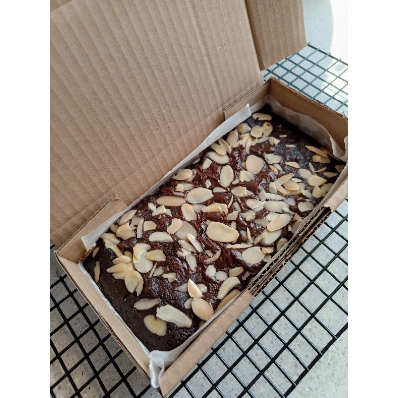 

Fudge Brownies Dark Chocolate with Almond dari Jooi Bites