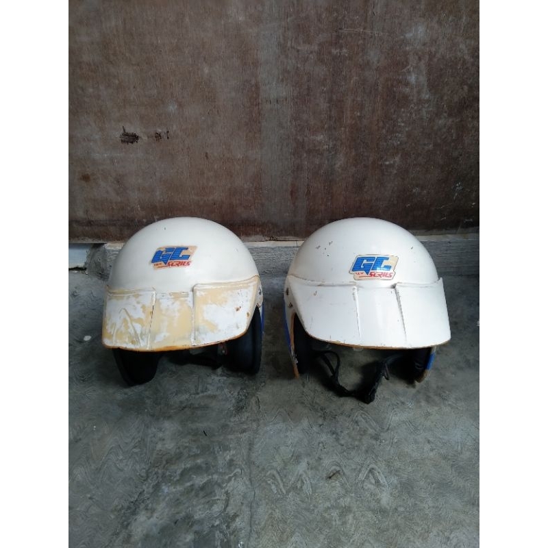 Helm gl series ori bekas, kondisi bekas & layak pakai. Harga per biji 450