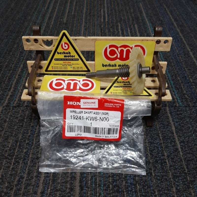 Honda NSR 150 R Single R gear water pump waterpump impeller shaft assy