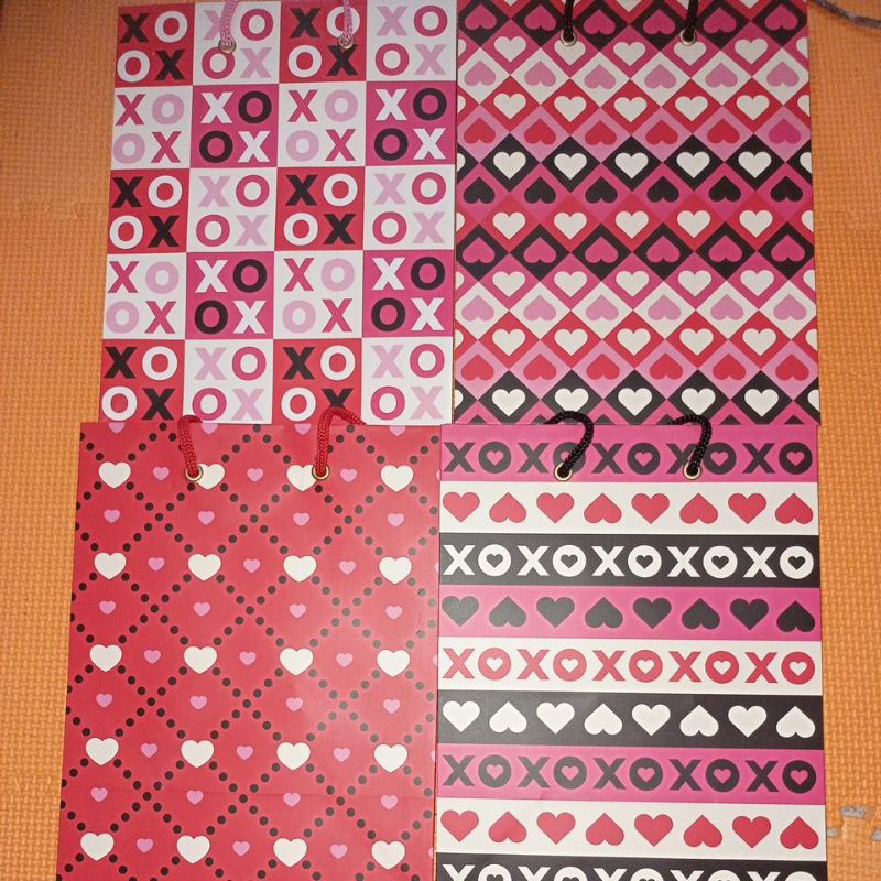 

PAPERBAG MOTIF SEDANG UKURAN 22,9×18