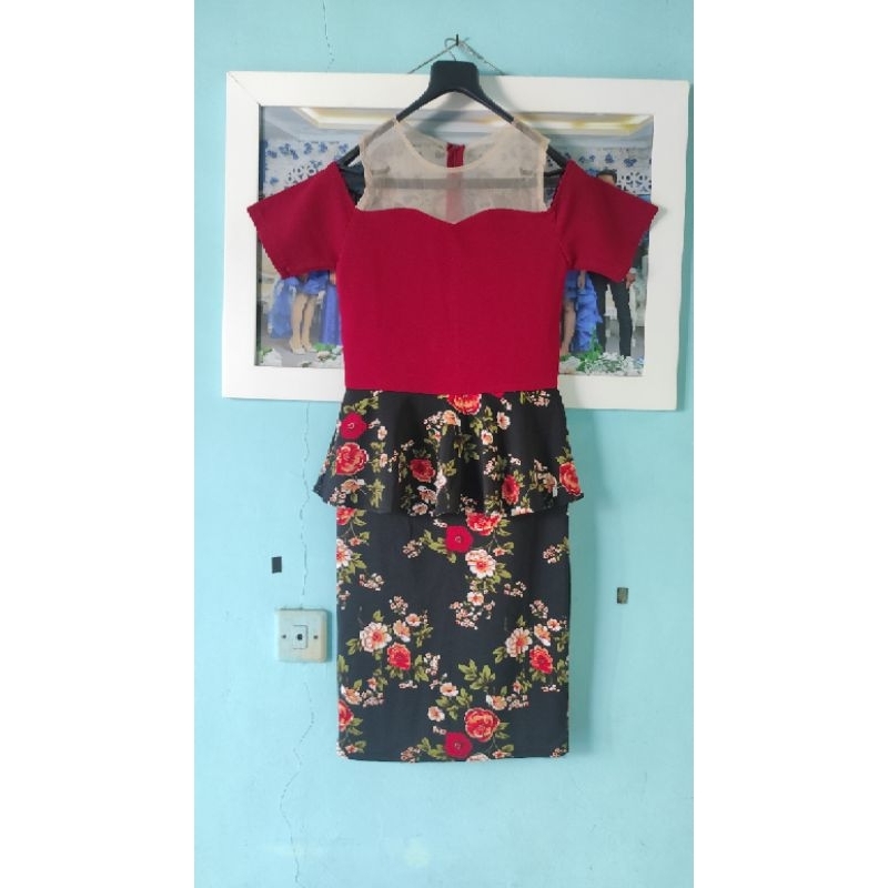 PRELOVED DRESS BODYCON MERAH HITAM BUNGA