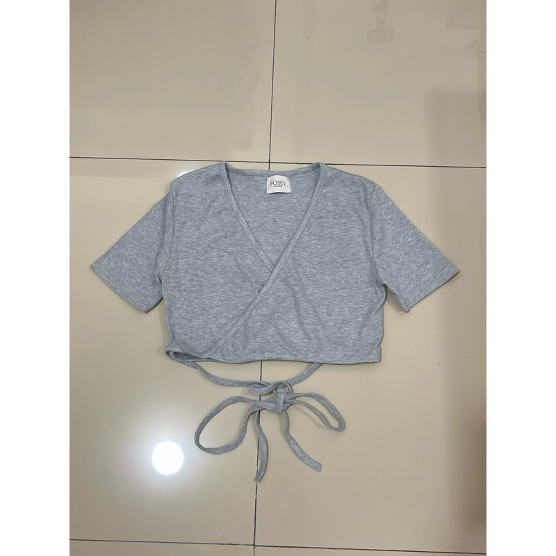 PRELOVED Crop Top Tali Silang Abu Olahraga Pilates