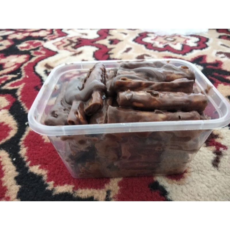 

kripik kulit pangsit coklat lumer