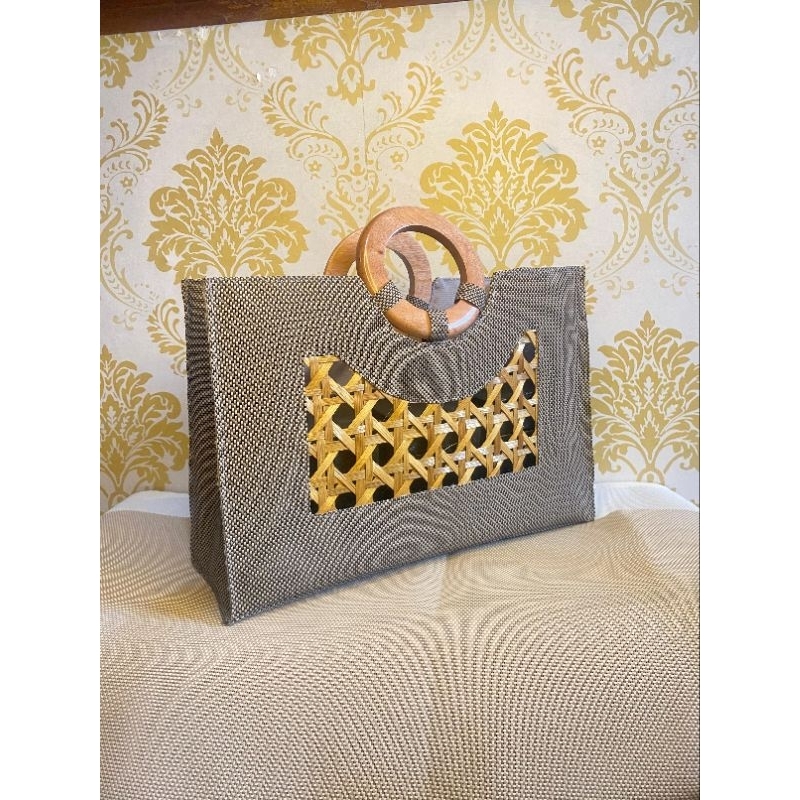 

tas hampers eleghan modifikasi bambu di tengahnya (diameter 10x30)