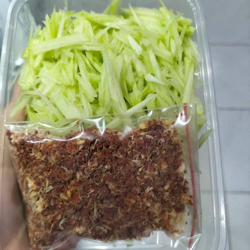 

mangga cincang/rujak buah cincang/petis/teri/ebi/rujaksingkawang