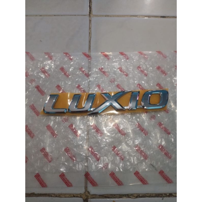 emblem logo tulisan Daihatsu Luxio original