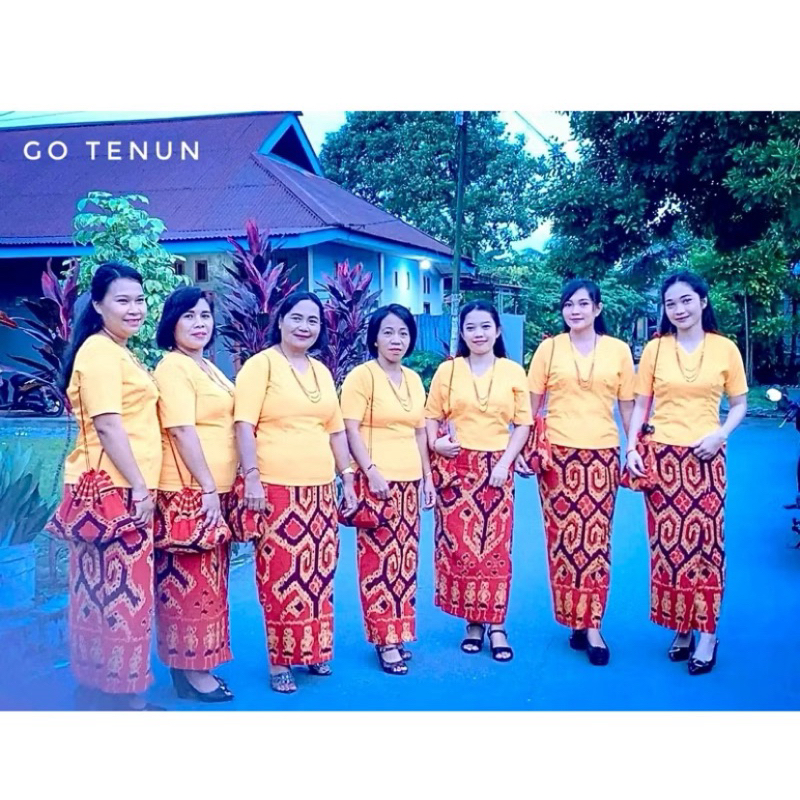 Baju Stelan Blus/ Rok Set Serut Tenun Motif Sekomandi