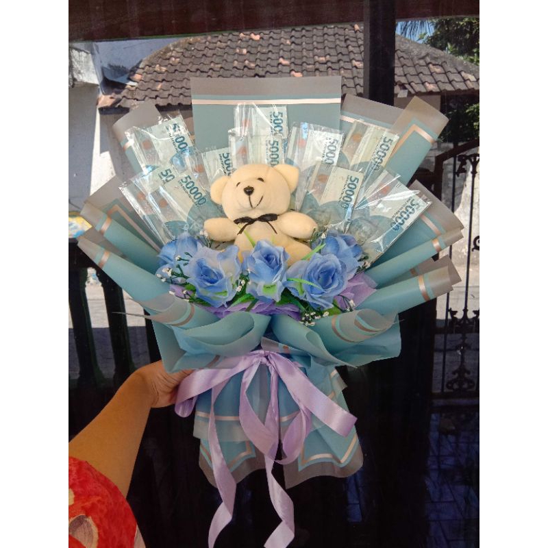 Bouquet Boneka, Bunga dan uang mainan