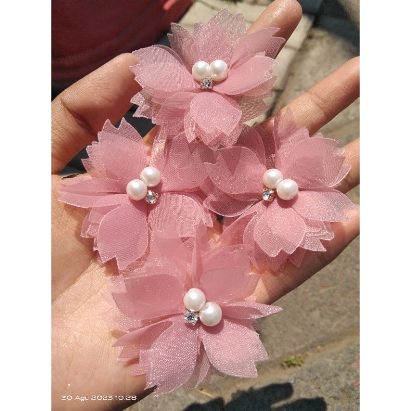 Aplikasi bunga solder hiasan baju hrg per biji