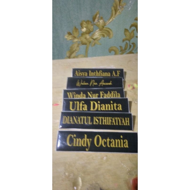

Nametag murah Nama Dada akrilik murah