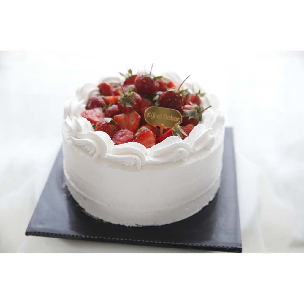 

KYND BAKER-Strawberry shorcake vegan vegetarian