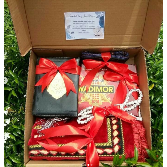

Kado Ulang Tahun / Kado Anniversary/ Hampers Bunga boneka/Hadiah Ultah/Hadiah Wisuda/Hampers Lebaran