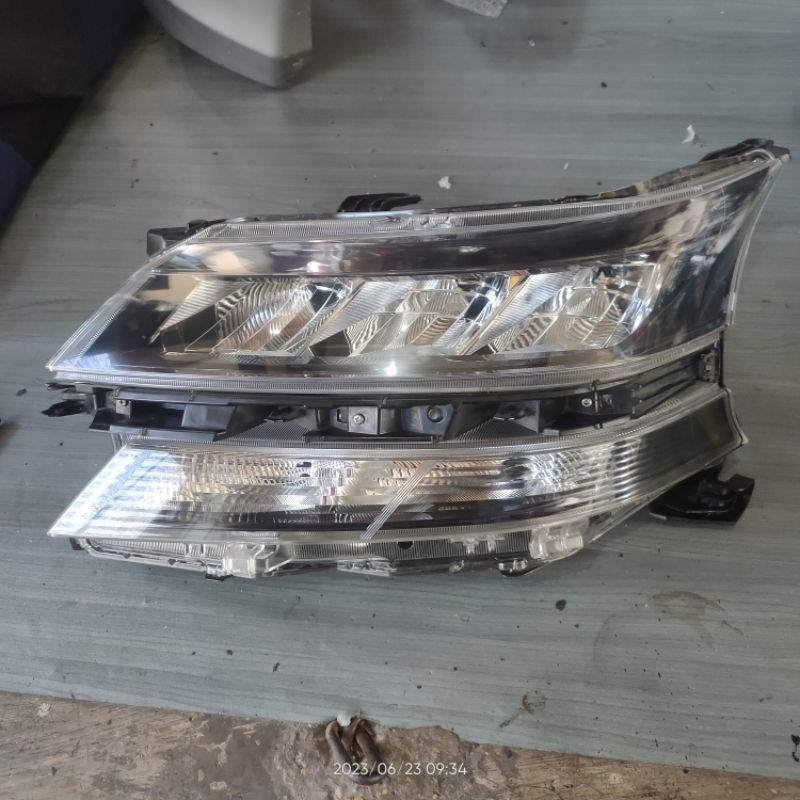 Headlamp Avanza Xenia 2019 2021
