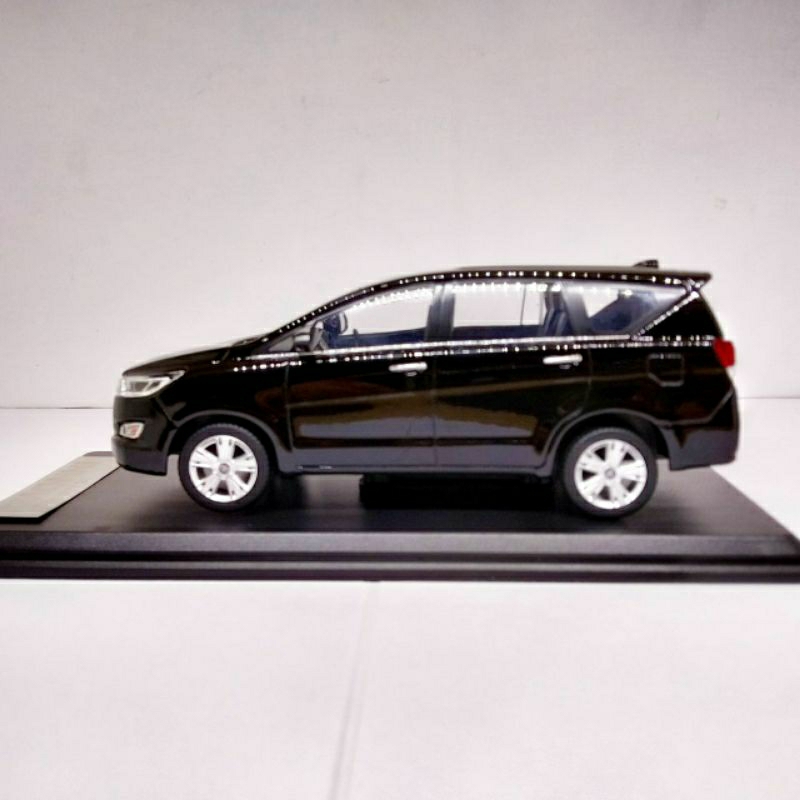 Miniatur Diecast Mobil Innova Reborn Asli Ori